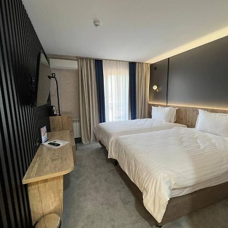 Avenue Park Hotel Yusufkhona Екстер'єр фото
