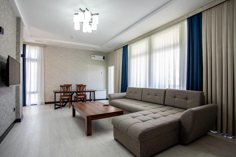 Avenue Park Hotel Yusufkhona Екстер'єр фото