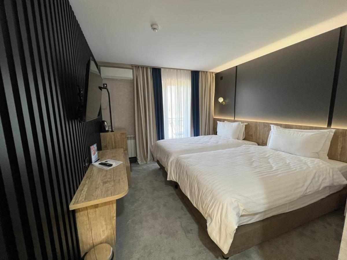 Avenue Park Hotel Yusufkhona Екстер'єр фото